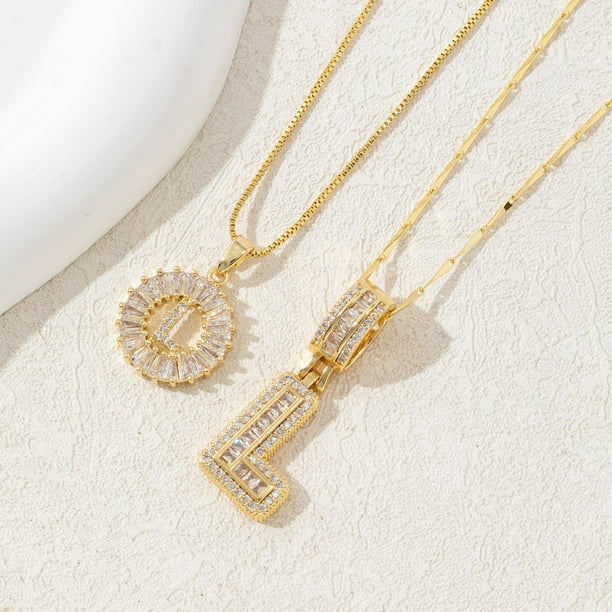 Paquete de 2 collares colgantes con letras iniciales.