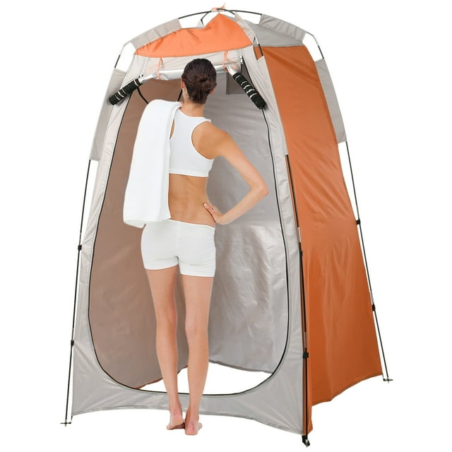Tente de Changement, Tente Soleil Pluie Toilette Tente Portable Abri de Toilette Pluie avec Abri Tente Abri avec Fenêtre Abri Soleil Pluie Qisuo Buzhi. une Tente d'Intimité orange et Grise avec une Grande Porte à Fermeture Éclair et une Fenêtre à Fermeture Éclair pour la ventilation. Fabriquée en Tissu polyester Enduit UV et Hydrofuge 170T, Comprend des Mâtx, des Cordes, des Chevilles et un Sac de transport pour une Installation et un transport Faciles. Convient au camping, à la Plage, à la Photographie et aux Pique-Niques. Dimensions : Environ 120 x 120 x 190 cm (3.9 x 3.9 x 6.2 Pi).