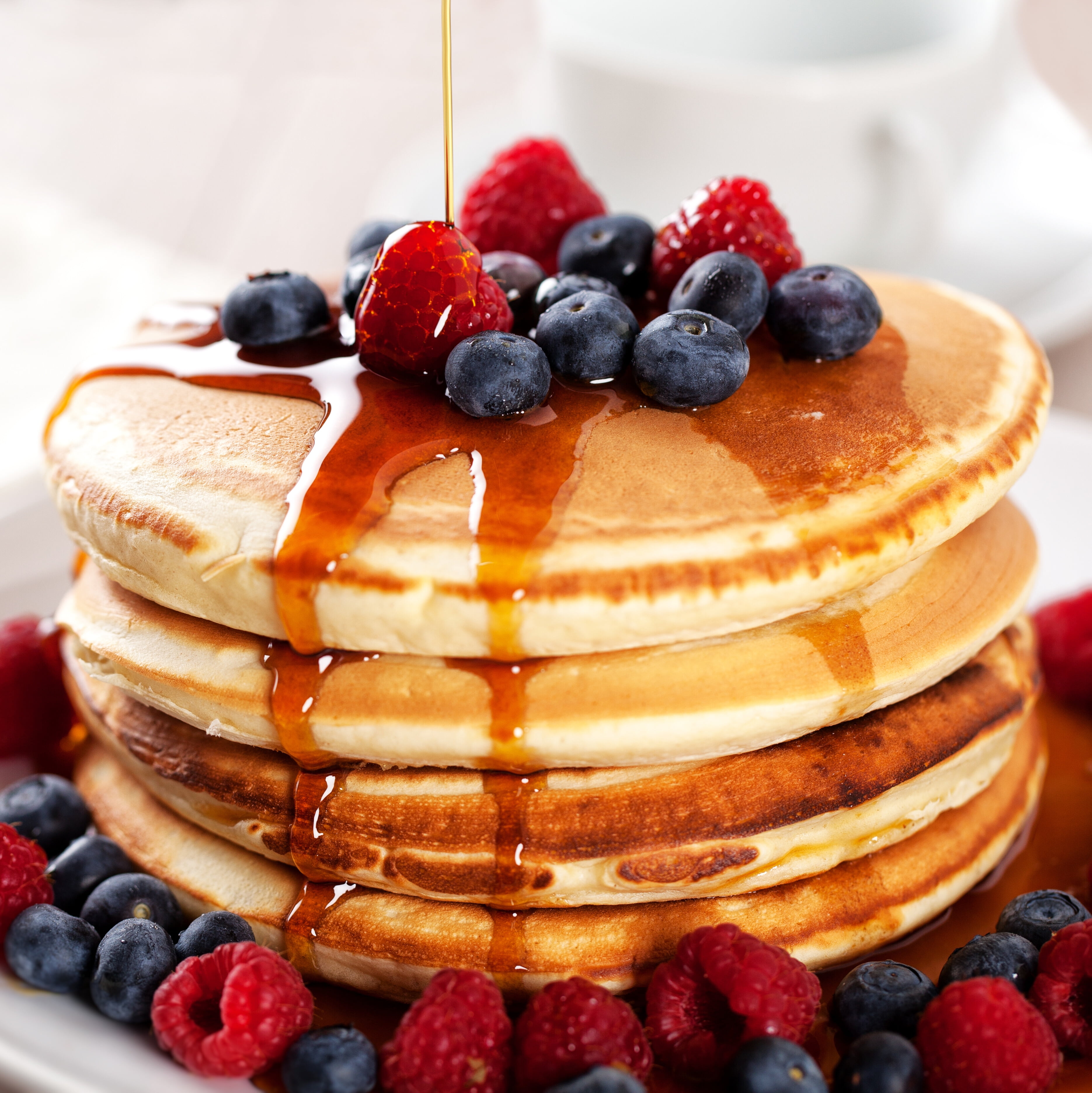 Maple Grove Farms Sugar Free Maple Flavor Syrup, Low Calorie Syrup, Gluten-Free, 24 fl oz Bottle
