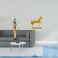 thumbnail image 2 of Figura artística de una mujer y su caballo de una tribu africana. Pieza única de resina para decoración del hogar, ideal para dormitorio, mesa u ofici, 2 of 8