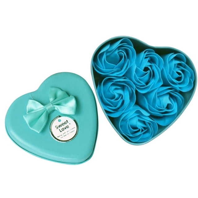 Petites Fleurs avec Vase en Verre Fleurs d'Hiver Œillets Extérieurs Fleurs Extérieures Roses Fleurs Mariage Cœur Corps
