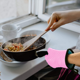 thumbnail image 4 of 1 par - Guantes cortos de silicona para barbacoa de cinco dedos - Rosa MFZFUKR CPB-DE-LYY1795-5, 4 of 5