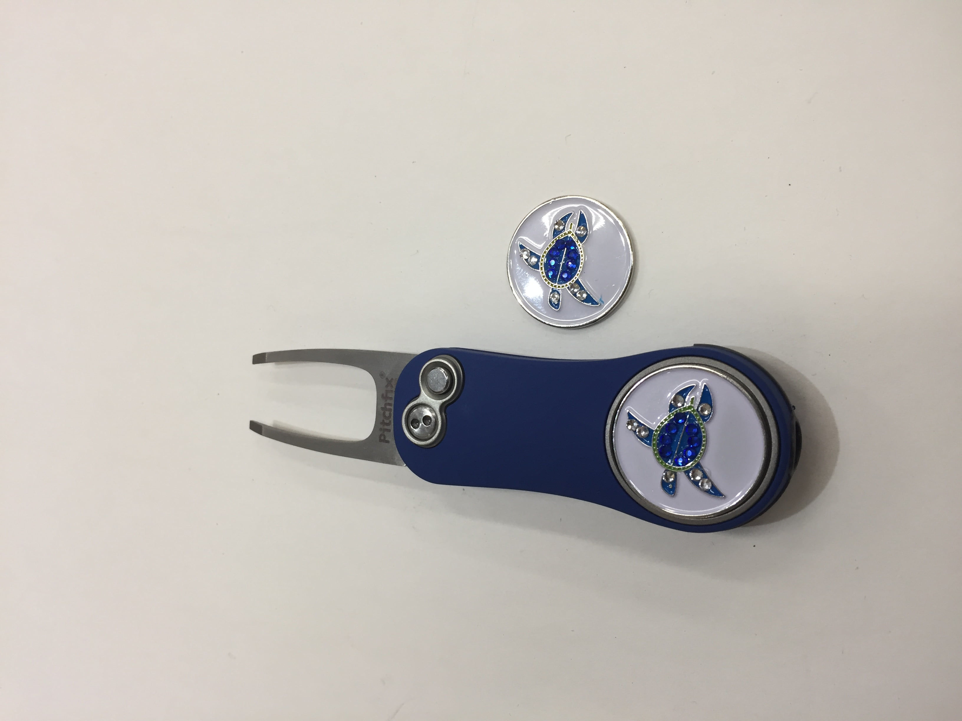 Pitchfix Hybrid 2.0 Switchblade Divot Tool with 2 Crystal USA Markers