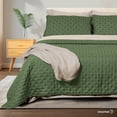 thumbnail image 3 of Set de 7 Piezas Edredón Ligero y Sábanas King Size Dreamlab, Colcha para Cualquier Temporada, Hipoalergénica, Diseño Trébol Verde Seco, Beige, 3 of 9