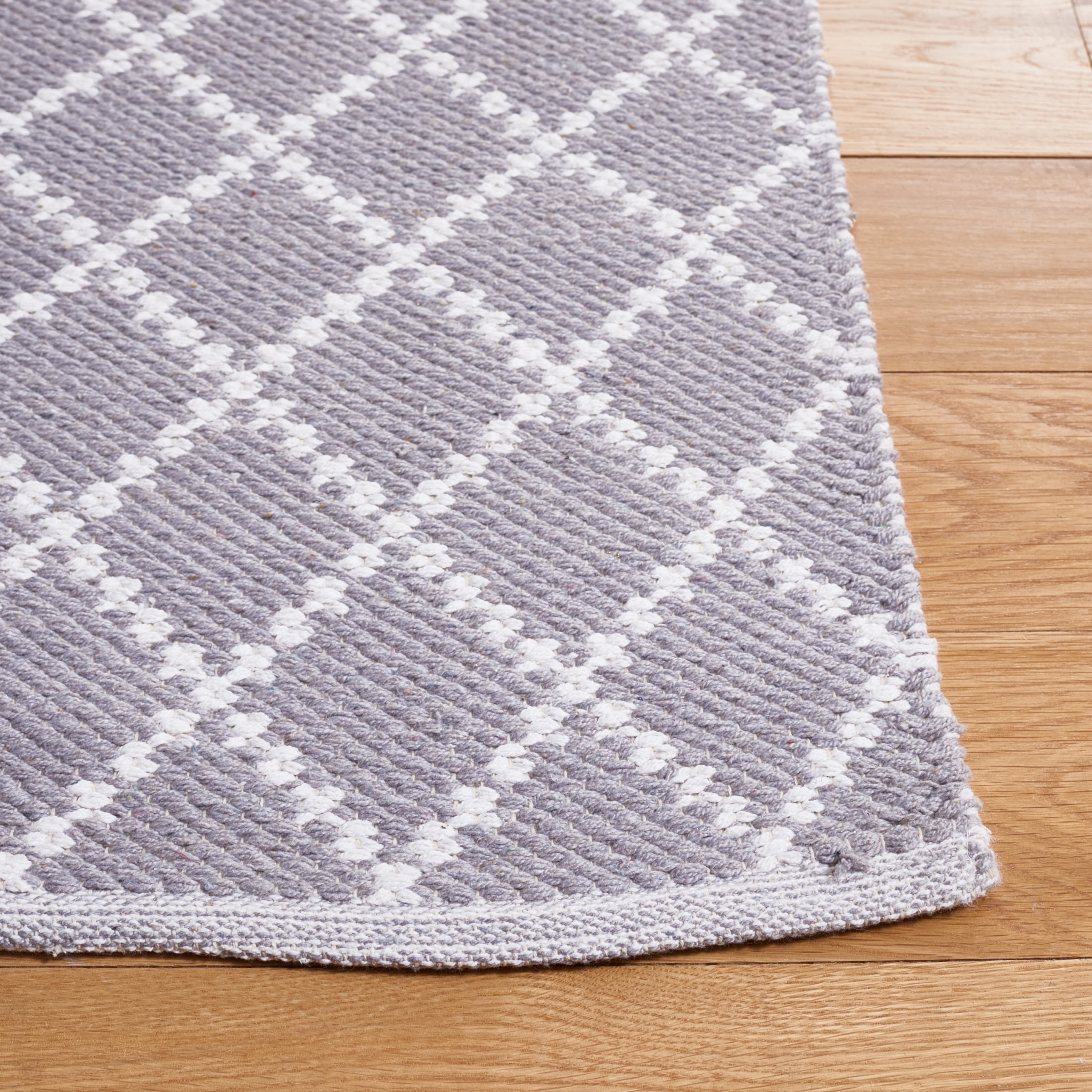 SAFAVIEH Montauk Jolyon Diamond Cotton Area Rug, Light Grey/Ivory, 4' x 6'