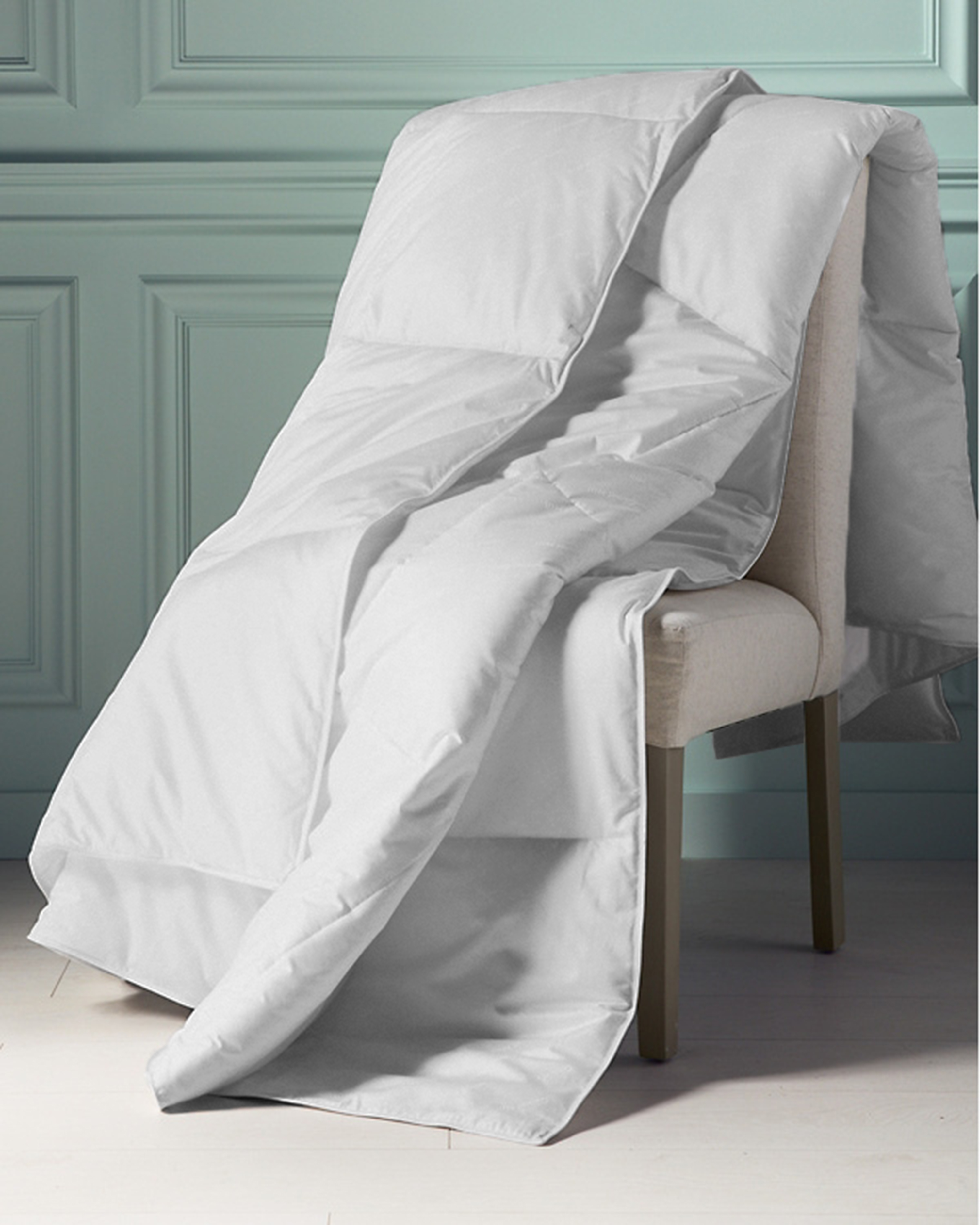 EASYCOT Luxurious Feather Down Alternative Comforter, Hotel Collection Duvet Insert Comforter for All Season,100% Soft Egyptian Cotton Shell with Corner Tabs 400 GSM White , King