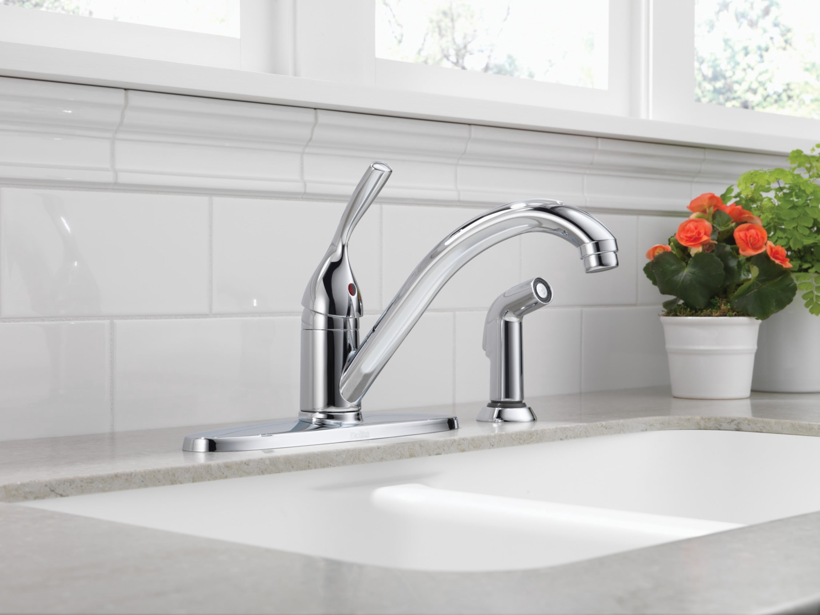 Single Handle Kitchen Faucet with Spray in Stainless 400-SS-DST
