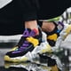 thumbnail image 4 of Zapatos deportivos informales para hombre con diseño bicolor, cómodos y transpirables, estilo bajo con suela gruesa, ideal para uso diario, talla 40, combinación negro y morado., 4 of 6