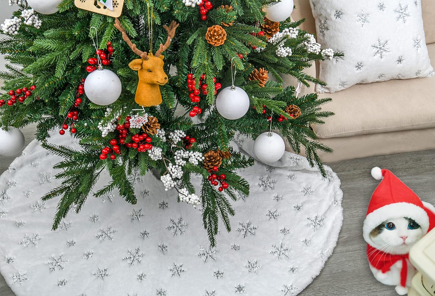 Ayieyill 48-Inch White Faux Fur Christmas Tree Skirt photo 6