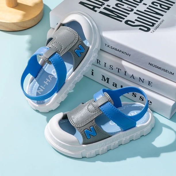 Nuevas zapatillas para niños, sandalias antideslizantes de verano con fondo suave y dibujos animados para bebés, uso doméstico en interiores para niños y niñas
