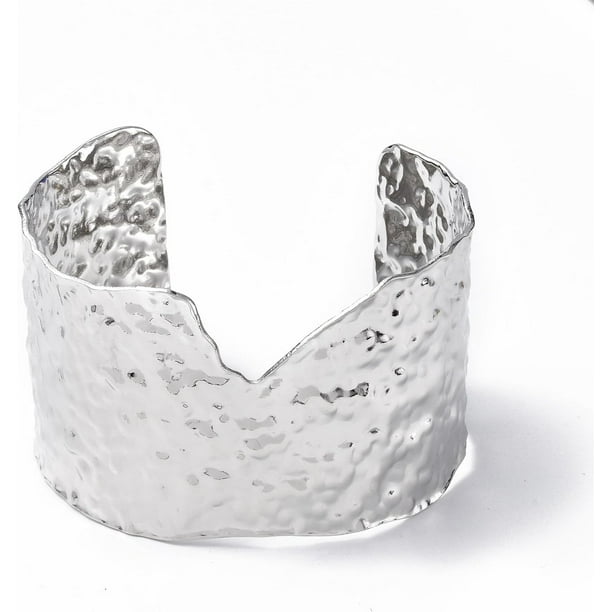 Pulsera rígida de acero inoxidable, ancha y abierta, con diseño irregular y llamativo. Ajustable, color plata. Ideal para la muñeca.