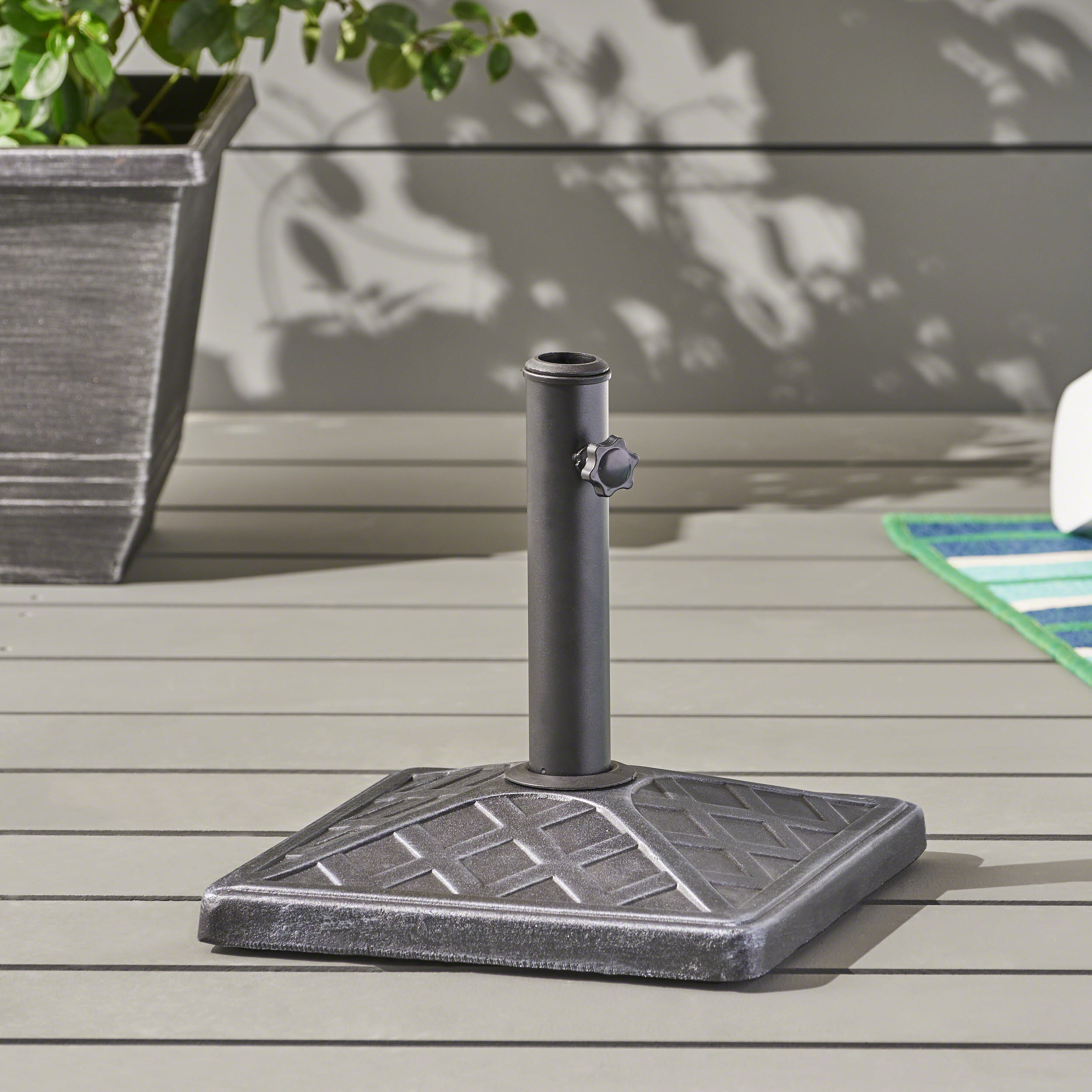 Outdoor 26lb Concrete Square Umbrella Base, Hammered Iron