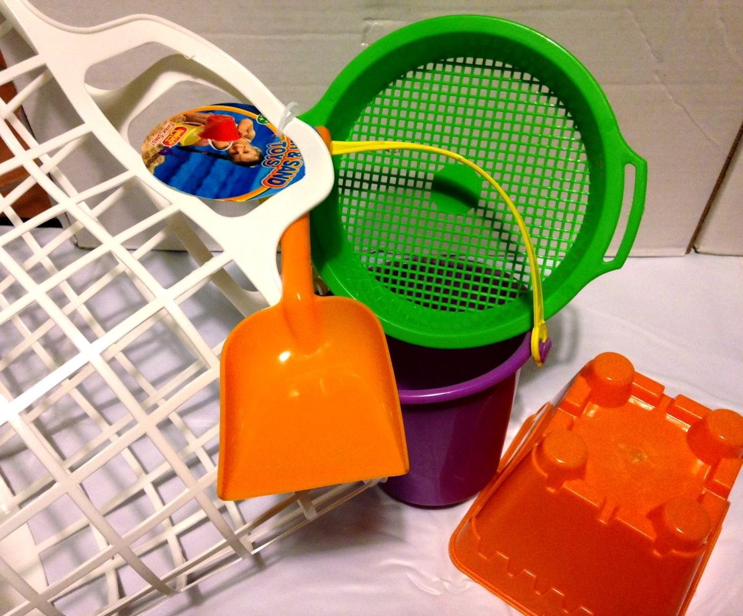 5 Piece Beach Toys Set with Sand Bucket 