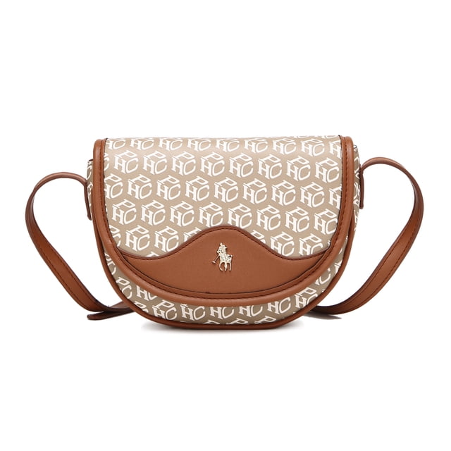 Bolsa Crossbody Dama Hpc Polo Monograma Beige Con Café Solapa Y Logo Metálico De La Marca HPC Polo Bolsa Crossbody BEIGE-BROWN
