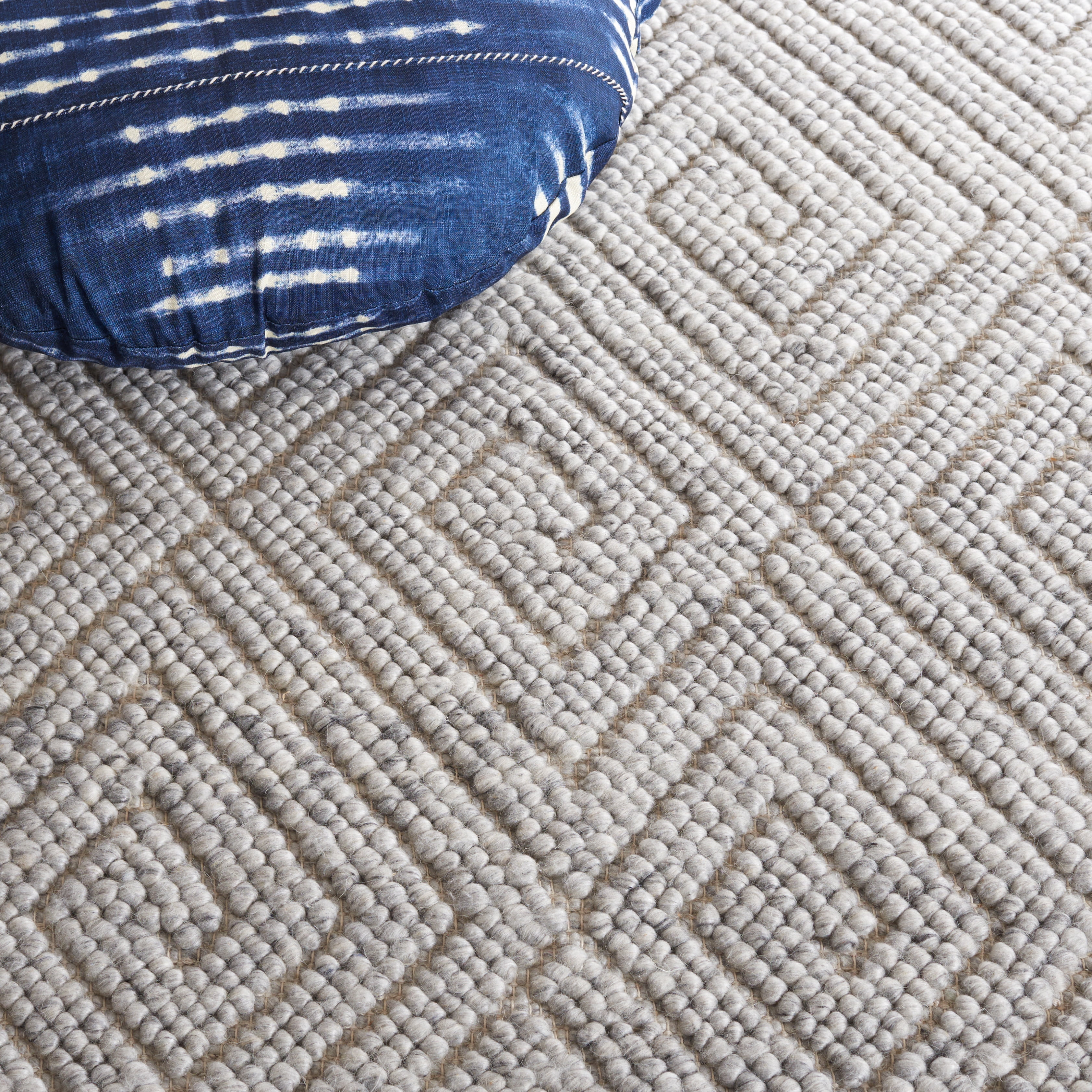 SAFAVIEH Natura Mitchell Diamond Area Rug, Grey, 4' x 6'