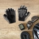 thumbnail image 4 of Guantes de entrenamiento Hombres Mujeres Levantamiento de pesas Gimnasio Ejercicio Ciclismo Protección completa de la palma Guantes transpirables (negro), 4 of 6