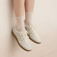 thumbnail image 4 of Zapatillas CUSHIONAIRE Belinda con detalle de encaje y cinta, marfil, 26 cm, 4 of 9