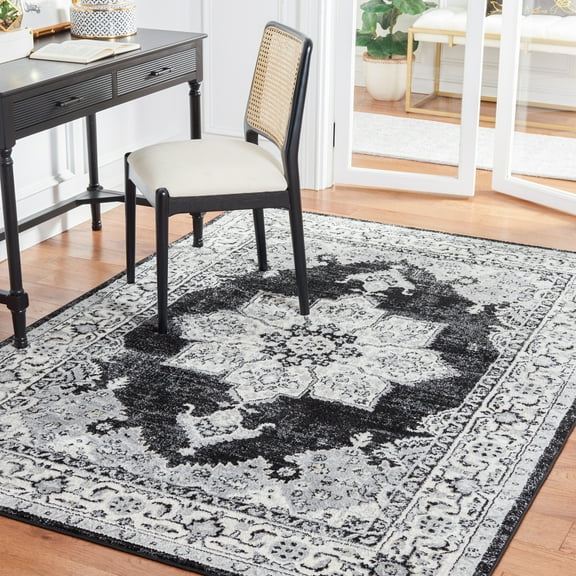 SAFAVIEH Brentwood Tiarnan Oriental Area Rug, Ivory/Black, 5'3" x 7'6"