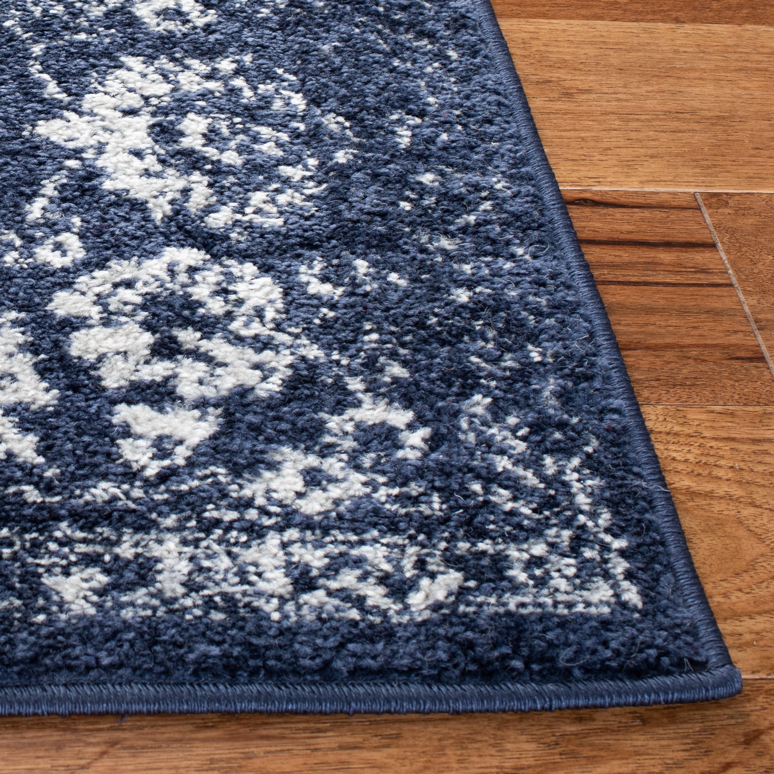 Safavieh Adirondack Wyatt Traditional Distressed Area Rug, Navy/Ivory, 6' x 8'