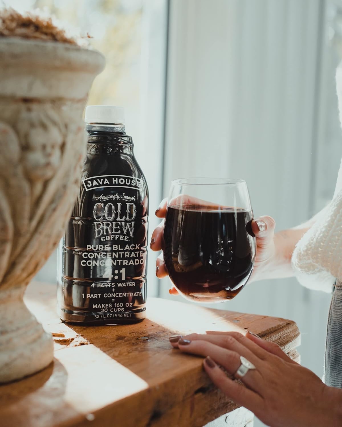 JAVA HOUSE COLD BREW COFFEE CONCENTRATE – PREMIUM 100% ARABICA BLACK COLD BREW – SMOOTH FLAVOR WITH MOLASSES AND COCOA NOTES – 32OZ BOTTLE (MAKES 20 CUPS) – 4:1 CONCENTRATE, SERVE HOT OR ICED