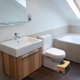 thumbnail image 3 of Taburete de baño de bambú – Diseño ergonómico de 35° | Antideslizante y duradero | Madera natural para una postura saludable al sentarse, 3 of 8
