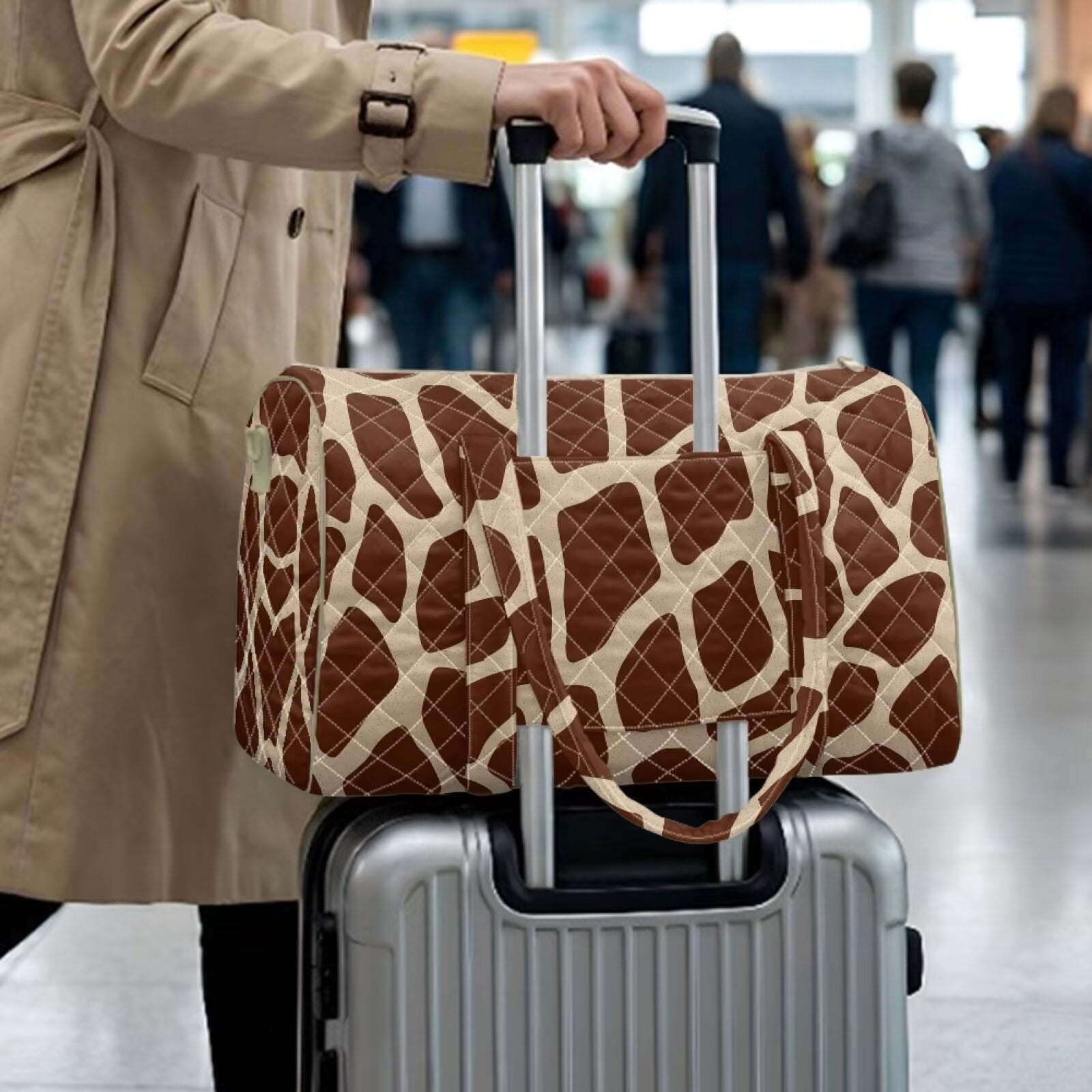 Xixirimido Brown Giraffe Skin Print Travel Duffle Bag Weekender Overnight Hospital Bags for Women Lightweight Carry-on Gym Bag for Travel, Airplanes, Sports