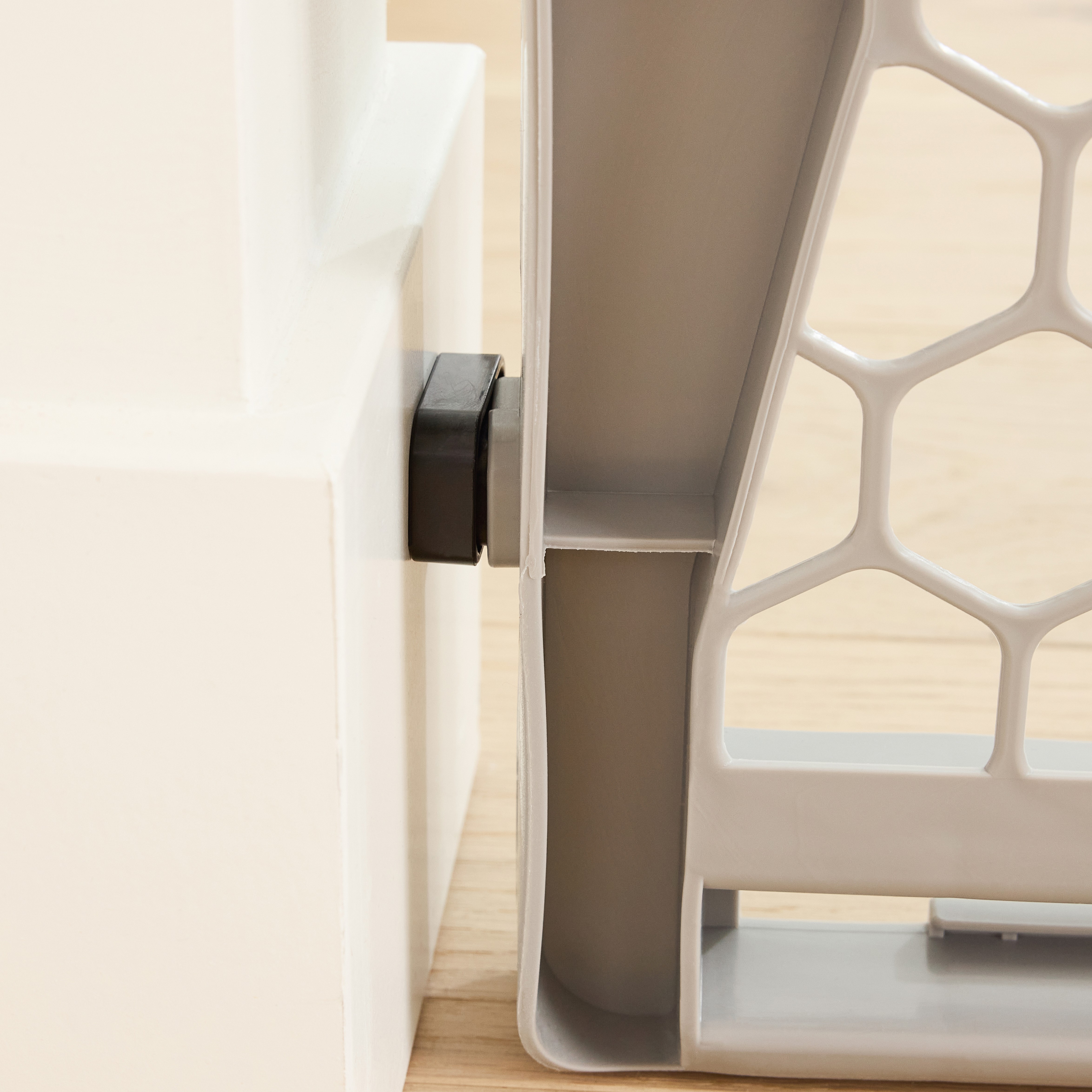 Regalo Expandable Plastic Safety Gate, 28-42", Gray photo 7