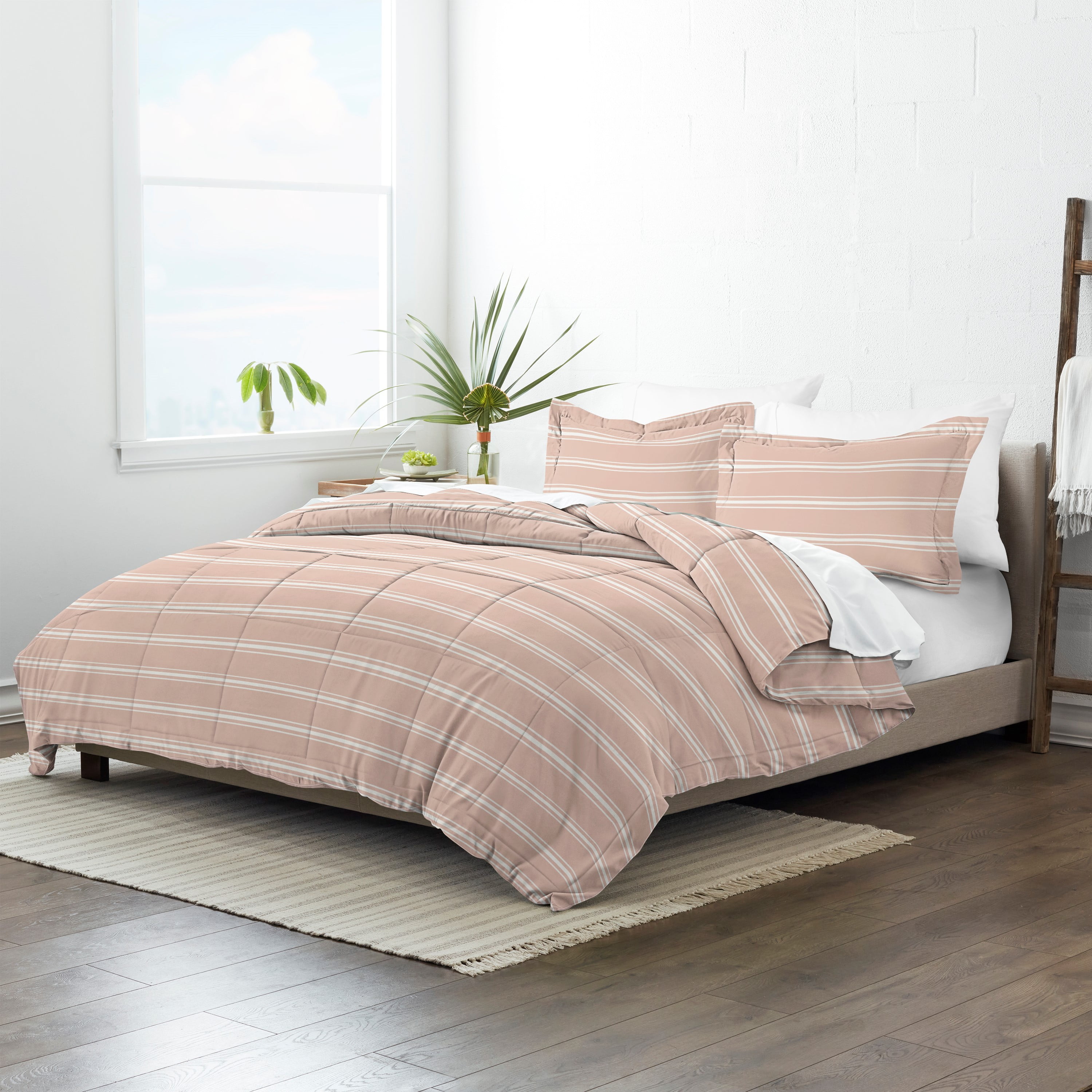 Noble Linens 3-Piece Rose Soft Stripe Reversible Print Comforter Set, King/CalKing