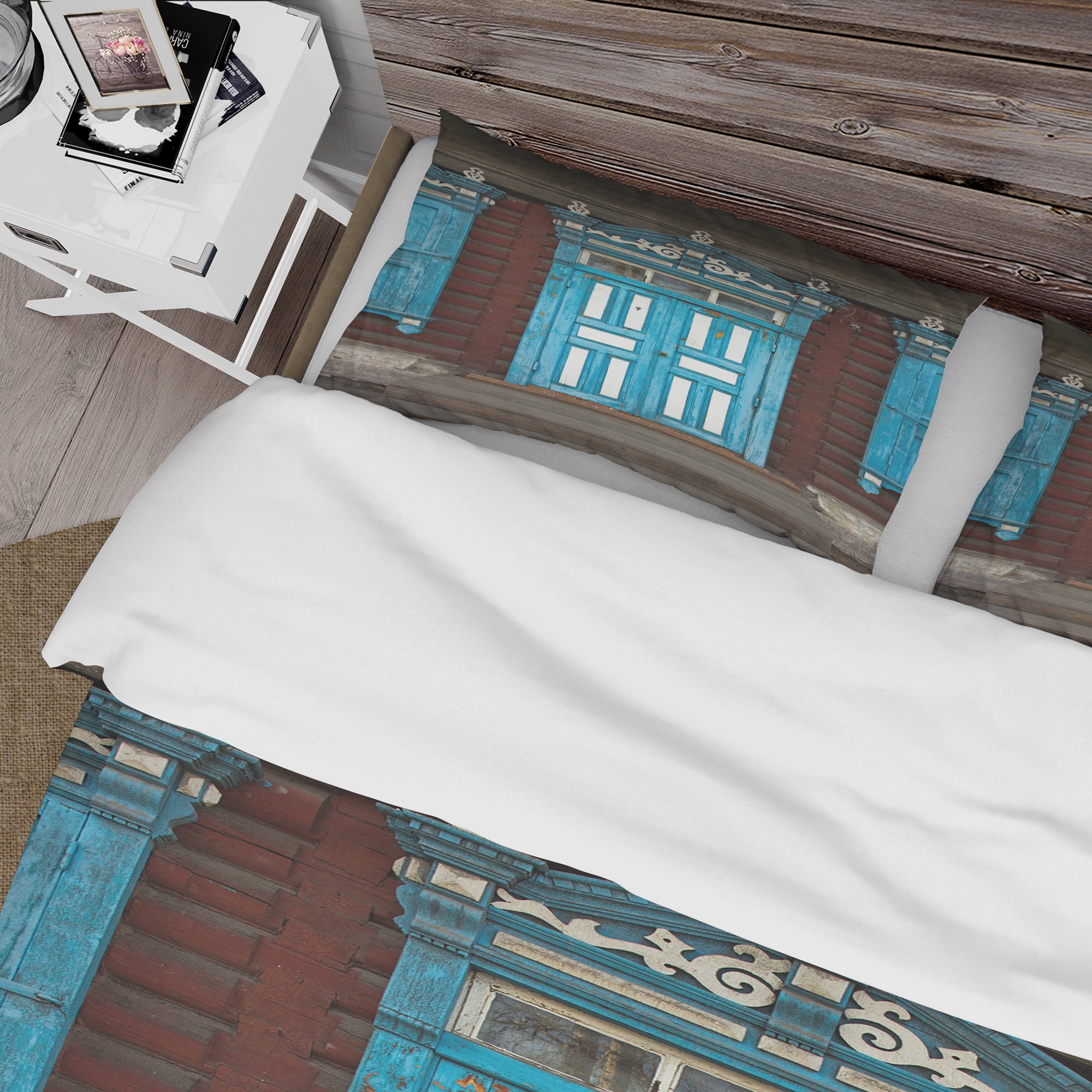 Designart 'Wood Carvings On Wooden House Door' Vintage Duvet Cover Set