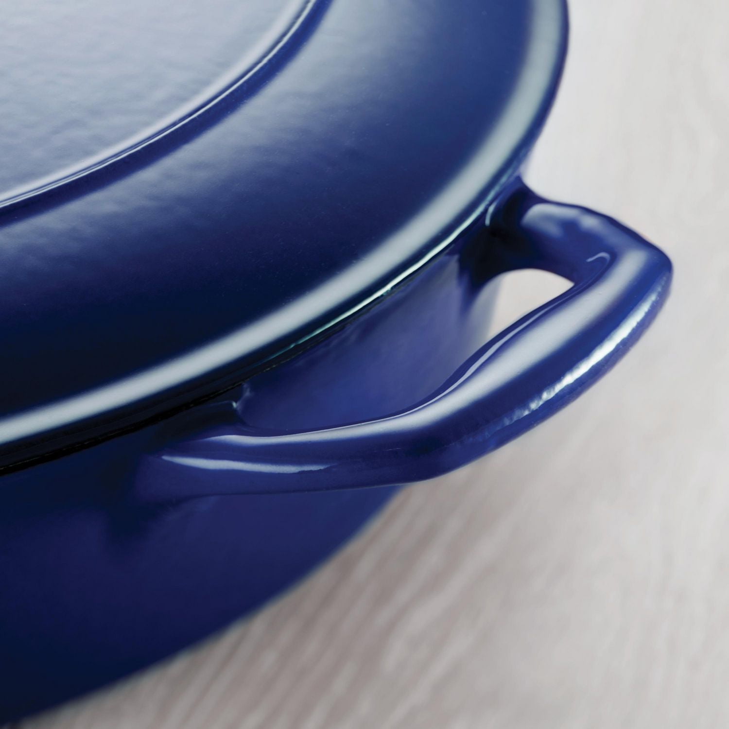 Tramontina Enameled Cast Iron Covered Round Dutch Oven, 5.5-Quart, Gradated Cobalt, 80131/075DS
