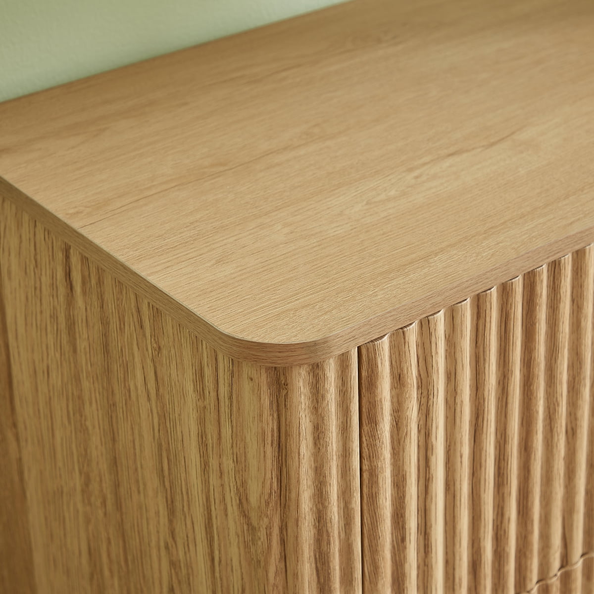 GZXS 2-Pack Nightstands in Oak Finish, Contemporary Fluted Wooden Dressers with 3 Drawers, for Bedroom, Hallway, Small Spaces - 27.6"L x 15.75"W x 27.17"H
