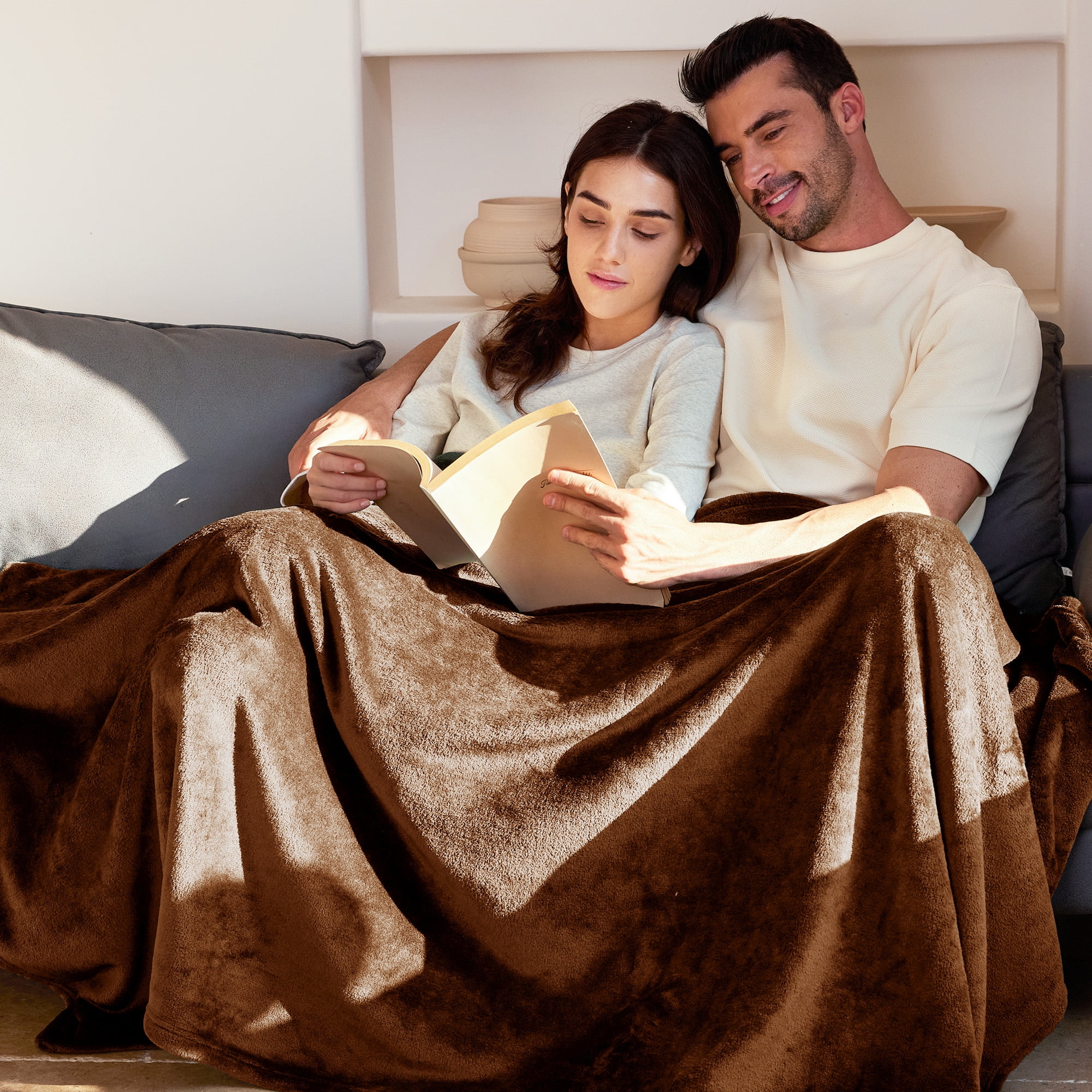 Exclusivo Mezcla Queen Size Flannel Fleece Velvet Plush Bed Blanket as Bedspread, Coverlet, Bed Cover (90"x90", Brown)