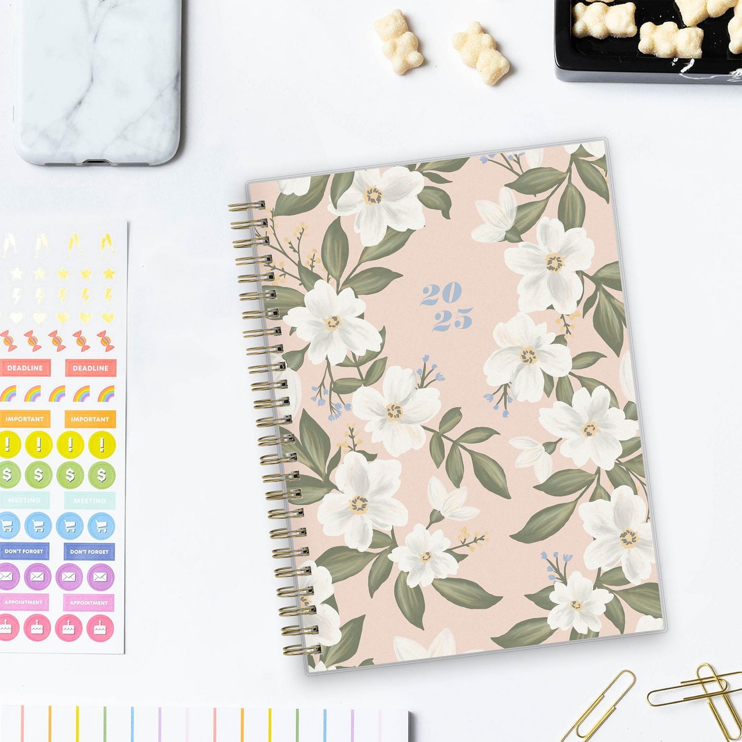 Agenda hebdomadaire/mensuel 2025 avec section de notes, 5,975 po x 8,625 po, Blue Sky, rose Aminah