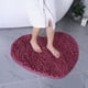 thumbnail image 4 of Yhmxh Alfombrillas de baño para baño Alfombra de baño Felpudo con forma de corazón, absorbente, antideslizante, para baño, entrada, ceremonia de boda Decoración del baño, 4 of 5