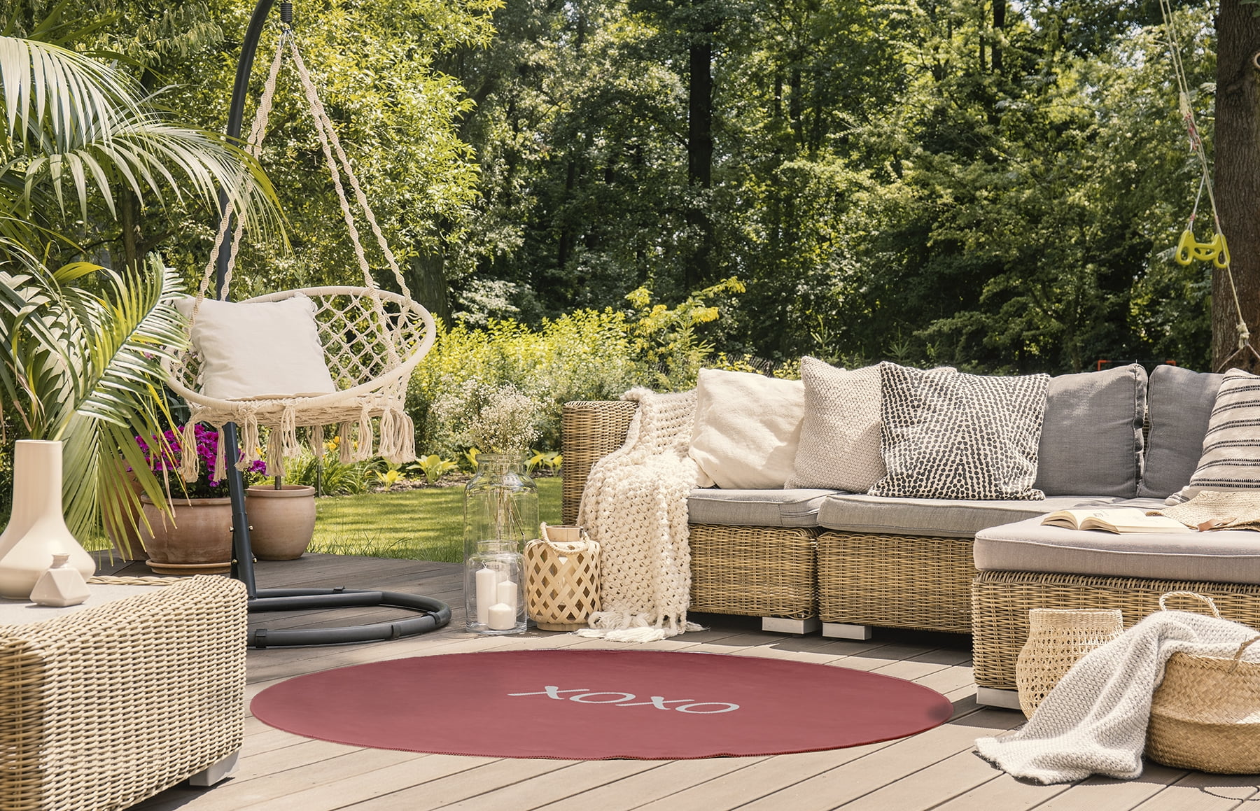 Simply Daisy 5' Round Coral XOXO Valentines Chenille Indoor/Outdoor Rug