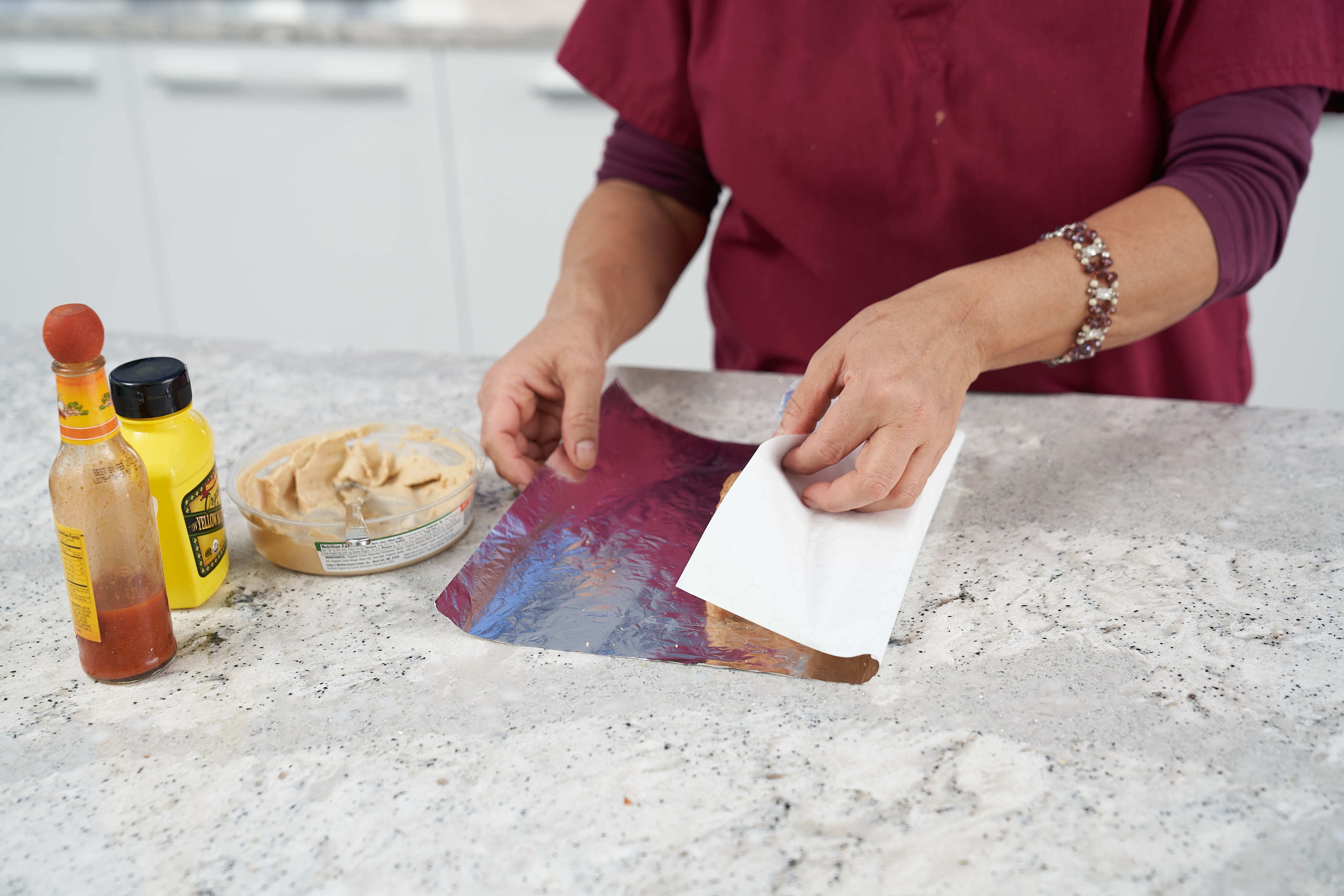 [500 Pack] Insulated Foil Sandwich Wrap 16 x 14 inches - Cushion Foil Wrap, Plain Silver, Aluminum Foil Wrap, Honeycomb Wrap Sheets for Sandwiches, Deli Square, Burger Wrap, to go, Restaurants, BBQ