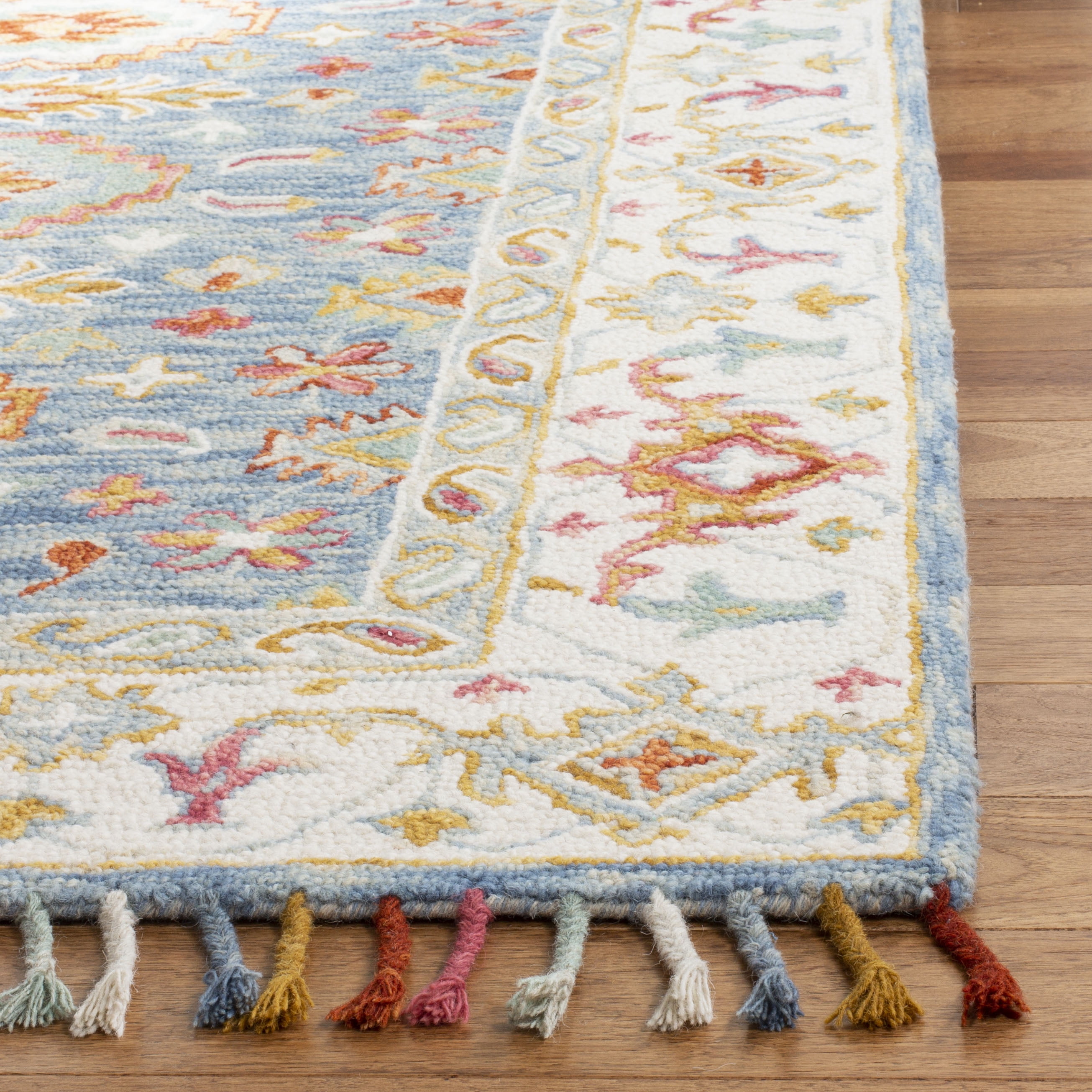 SAFAVIEH Aspen Ronnette Floral Wool Area Rug, Blue/Ivory, 5' x 8'