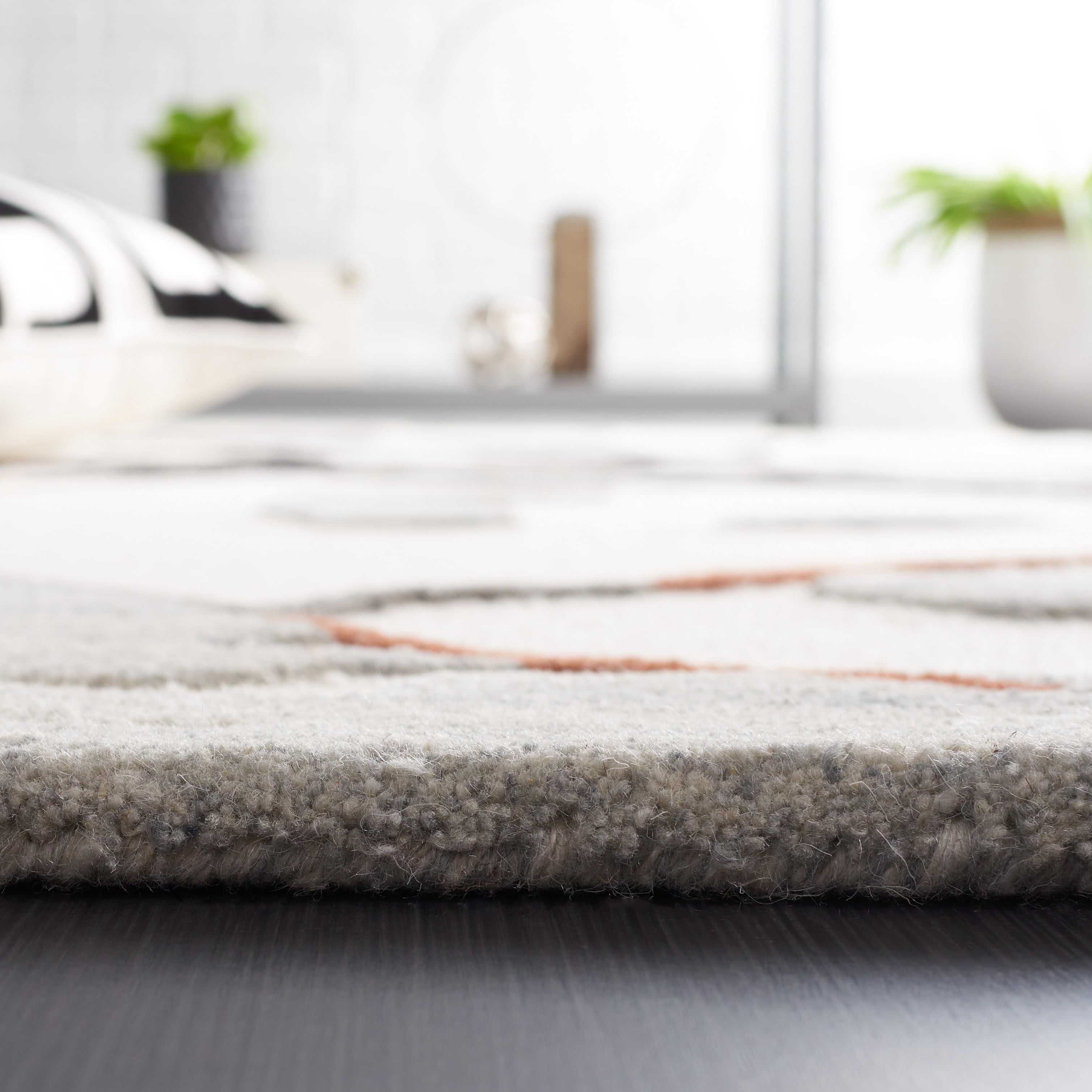SAFAVIEH Metro Brooklyn Geometric Area Rug, Ivory/Grey, 4' x 6'