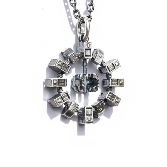Retro-style unique pendant necklace, hip-hop trendy hoodie chain, creative couple's necklace, fashionable street jewelry.