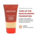 thumbnail image 2 of Base de maquillaje Turn Up the Base Blurring Light 2, talla única, 30 ml, 2 of 6