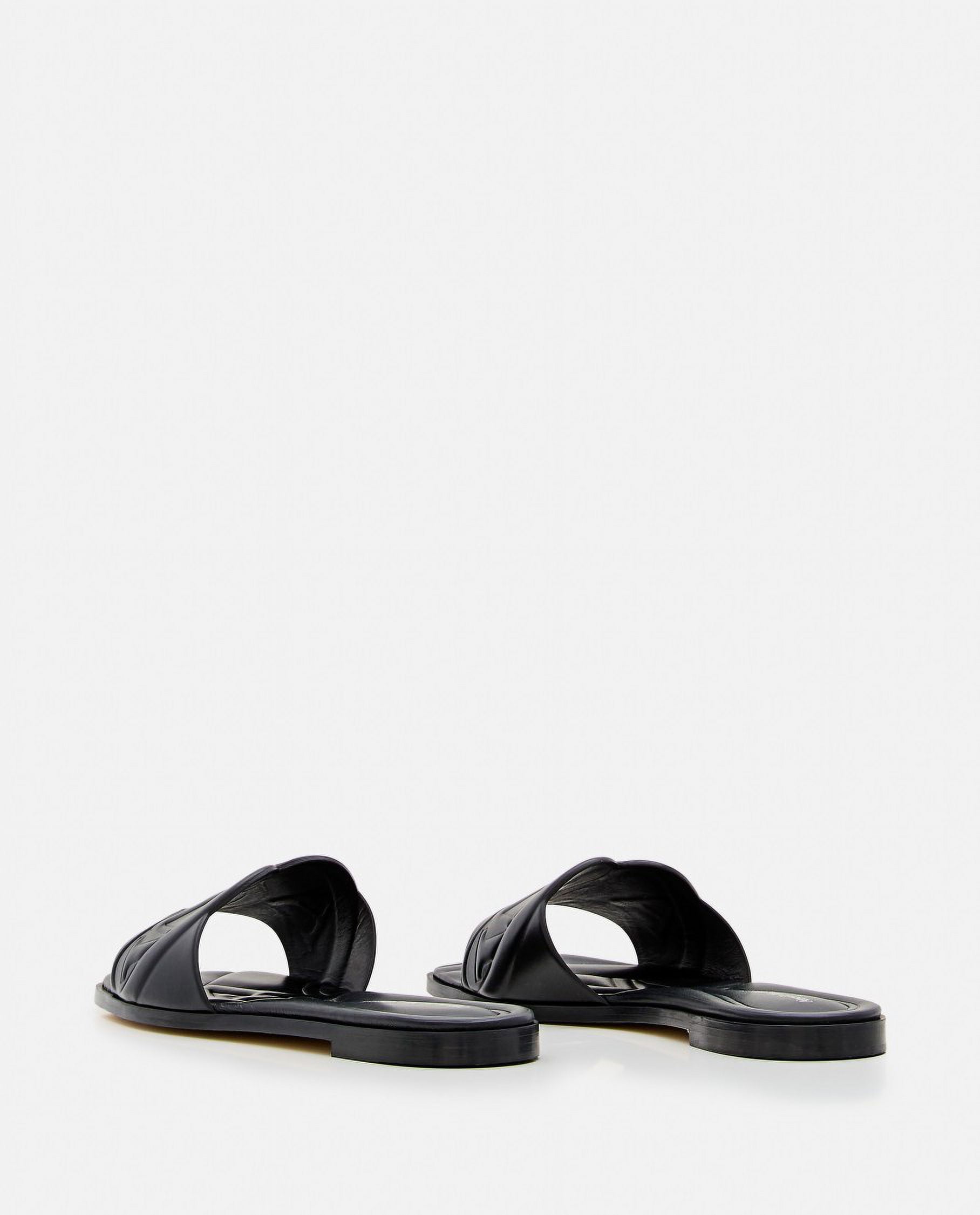 シューズ・サンダルその他 ALEXANDER MCQUEEN Woman Flat sandals Black 825005WIAD1 1064 Alexander McQueen Leather Sandals | Black | FARFETCH