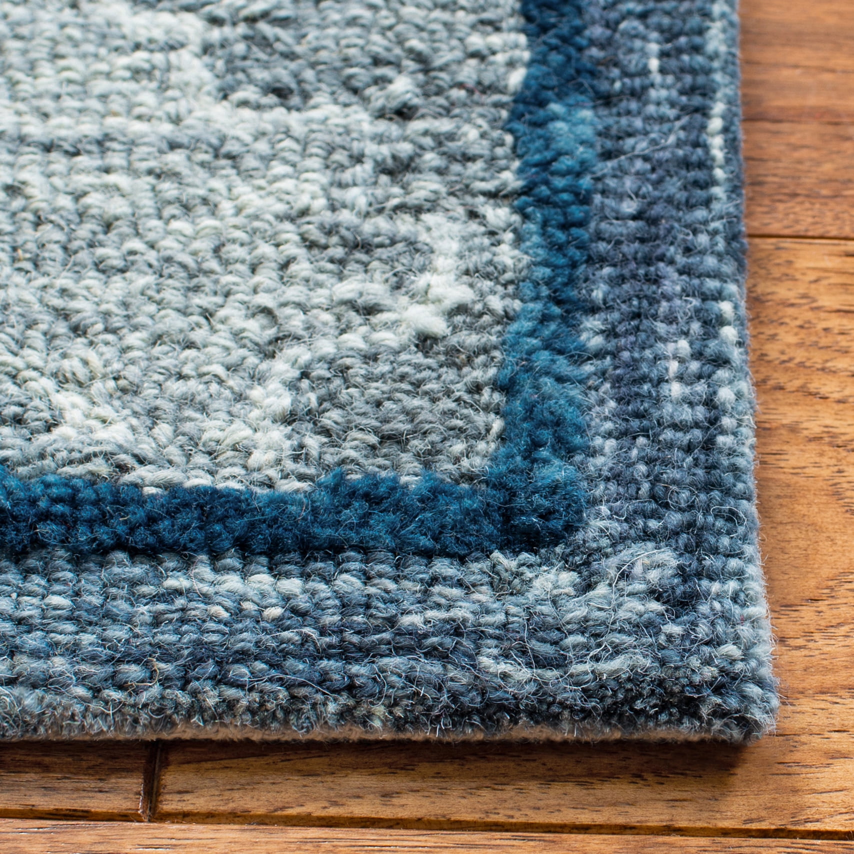 SAFAVIEH Capri Collin Southwestern Wool Area Rug, Blue/Grey, 7' x 7' Square