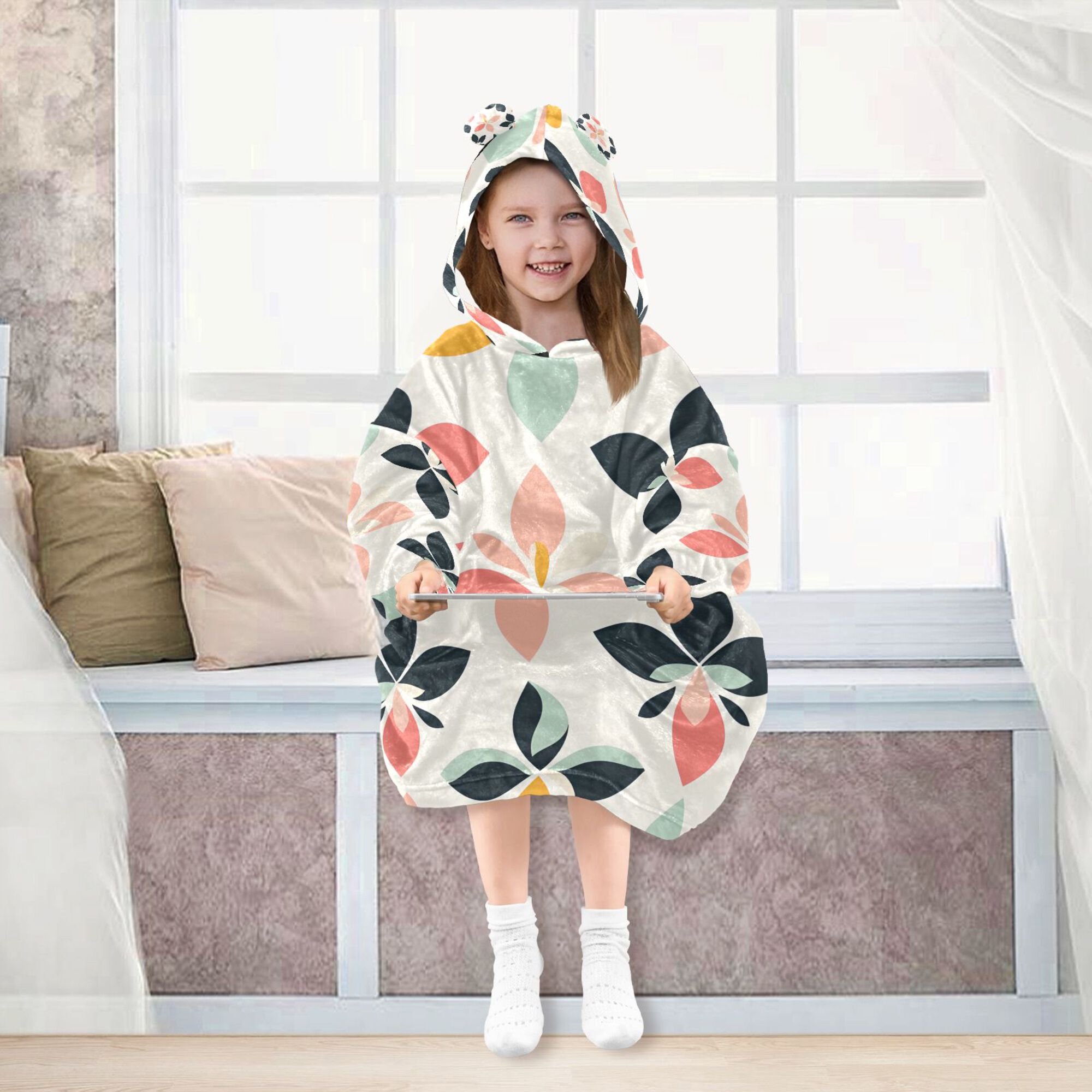 FORMRS Wearable Blanket Hoodie with Sleeves for Kids Cozy Flannel Sweatshirt, Black Retro Flower