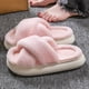 thumbnail image 1 of Pantuflas de piel mullida cruzadas de invierno, chanclas casuales para mujer, zapatos mullidos, plataforma para el hogar, pantuflas de felpa cálidas y suaves para mujer, 1 of 5