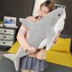 thumbnail image 5 of Animal De Peluche De Tiburón Gigante, Peluche De Tiburón De Peluche Gigante, 60 Cm Almohada De Peluche De Tiburón Grande Regalo De Juguete para Novia De Niños, Gris, 5 of 5
