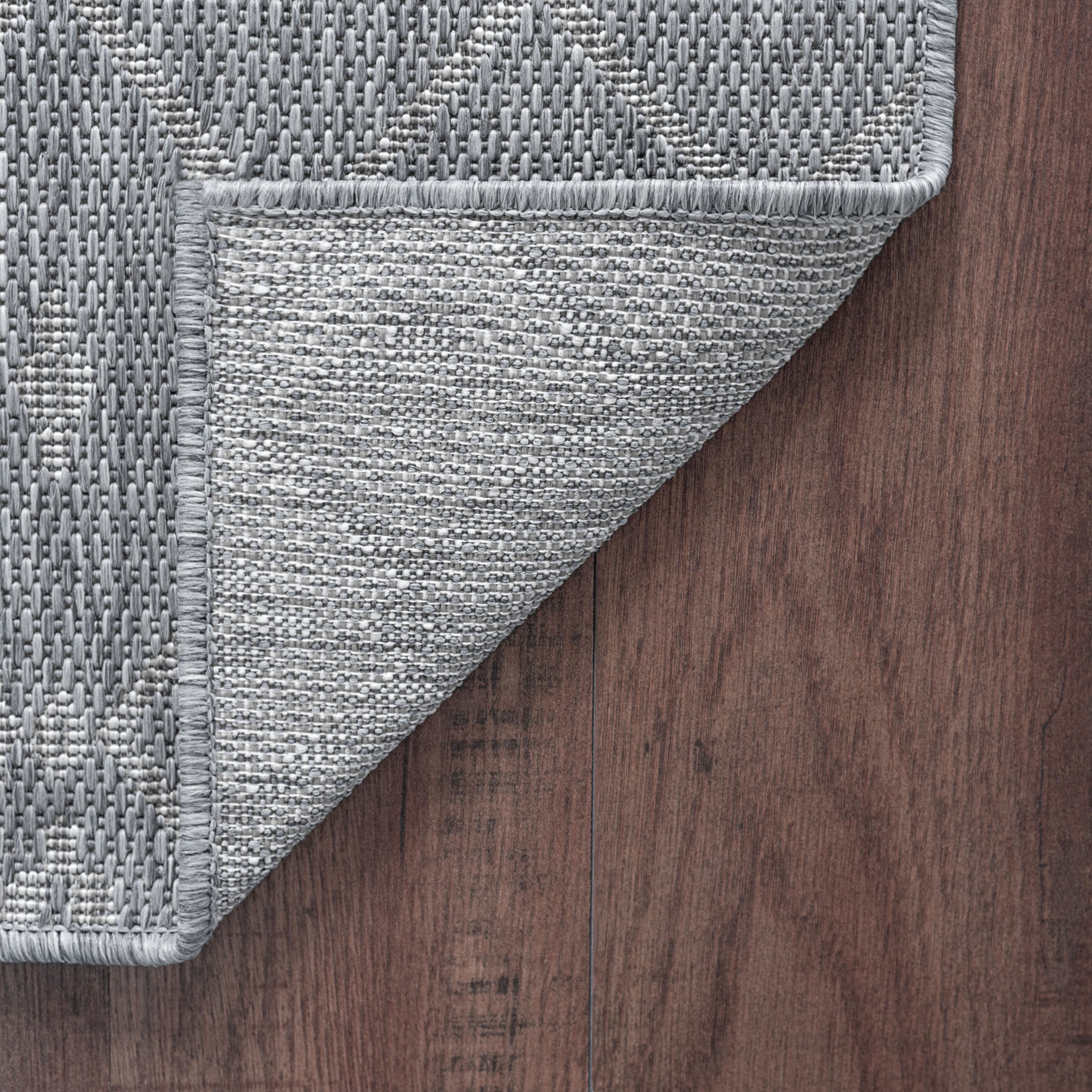 Veranda Contemporary 5' x 7' Gray and Cream Polypropylene Outdoor Area Rug