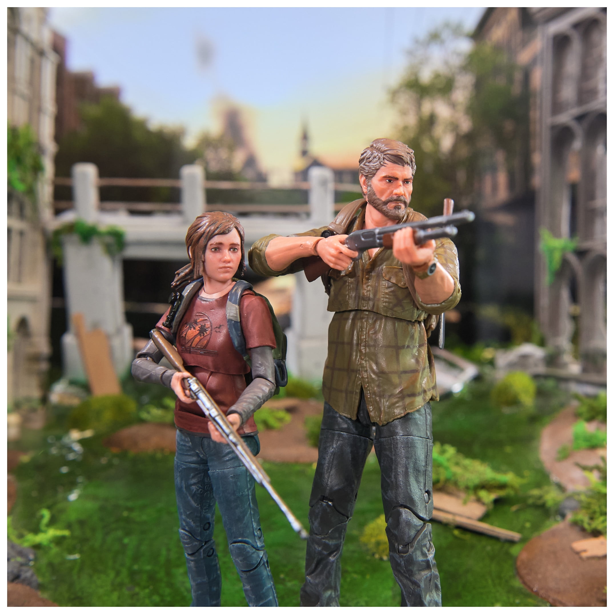 PlayStation The Last of Us, 2-Pack 6” Joel & Ellie Action Figures with 19 Accessories, 17+