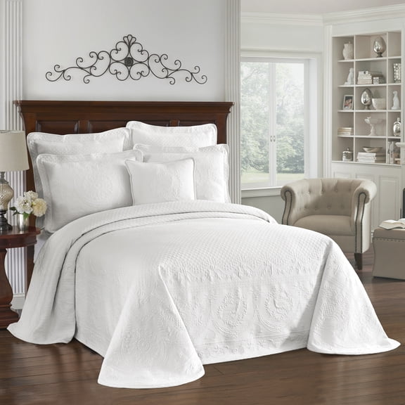 Historic Charleston King Charles Matelasse King Bedspread in White