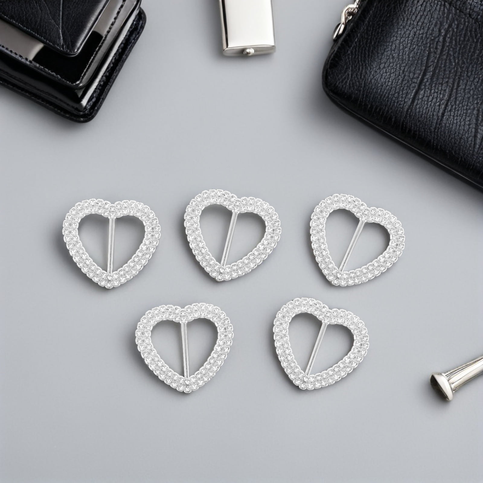 CTIRCHIU Heart Rhinestone Scarf Clip for Women, Stylish Accessory for T-Shirts, Shawls, Cardigans, and Fashion Decoration