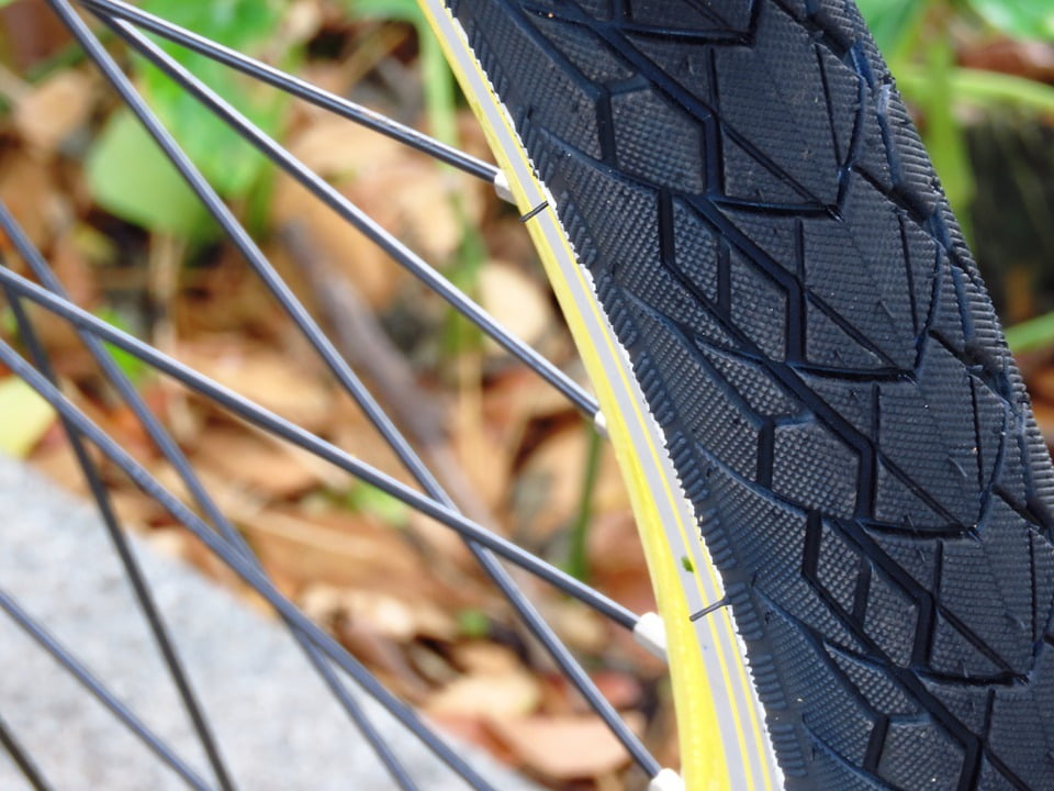 cycle tyre with rim